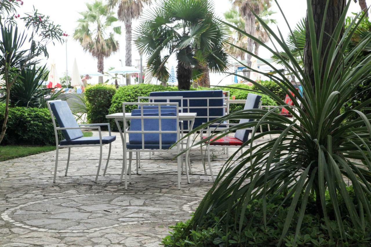 Fafa Beach Hotel Golem  Buitenkant foto